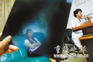 照个CT羞死人 男医生非要她脱底裤